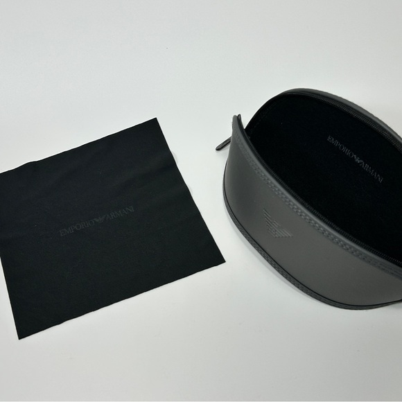 Armani glasses/sunglasses case with cleaning cloth grey - Picture 7 of 7